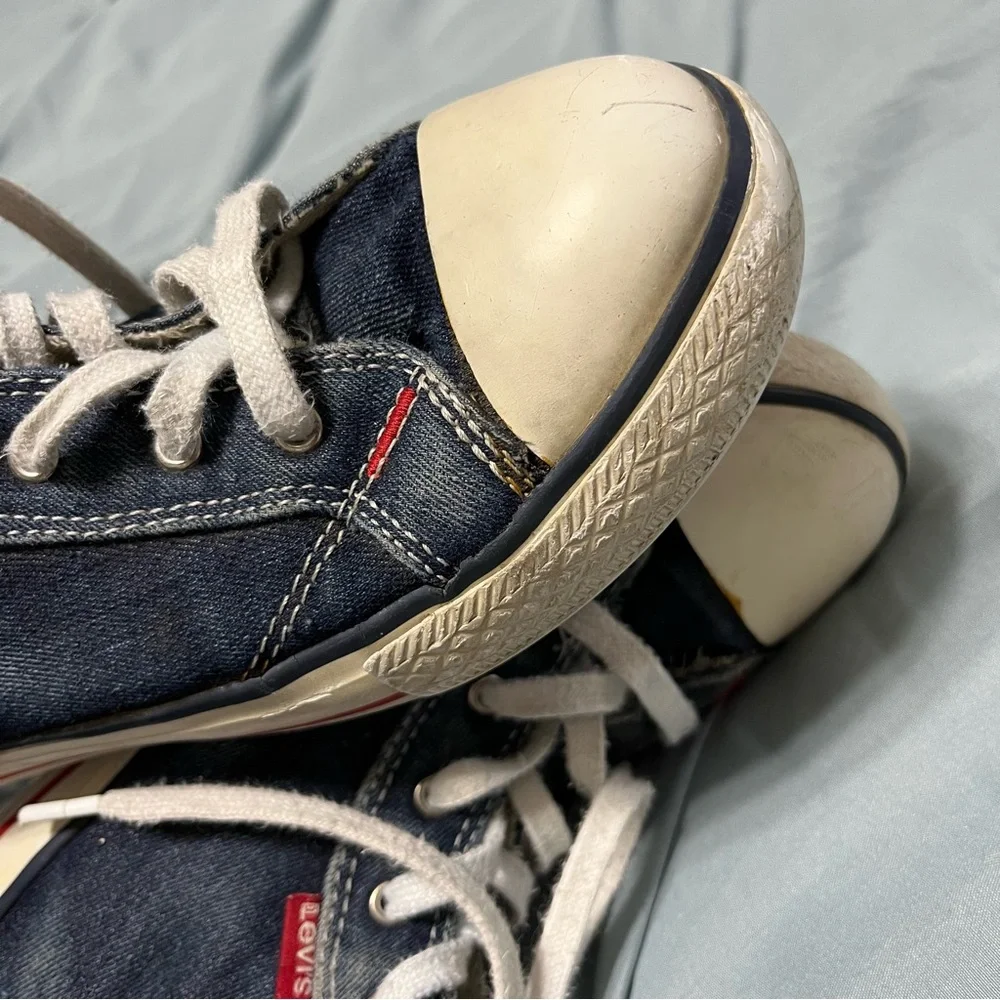 Kids Levi’s Denim Hightop Sneakers Distressed size 2
